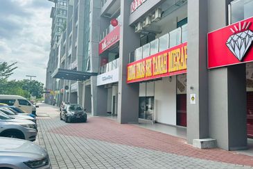 Q Avenue, Queensville