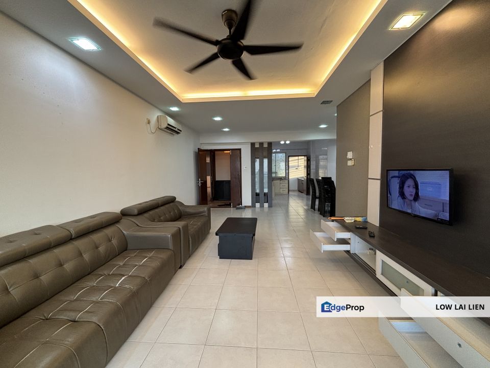 Molek Pine 1 3-Bedroom Condo For Sale, Johor, Johor Bahru