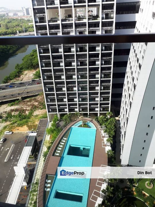 RENOVATED FULLY FURNISHED FACING SWIMMING POOL D'Latour Bandar Sunway