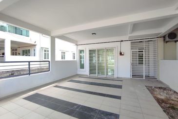 IMPIANA VILLA @TAMAN TUANKU JAAFAR