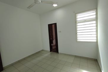 IMPIANA VILLA @TAMAN TUANKU JAAFAR