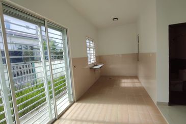 IMPIANA VILLA @TAMAN TUANKU JAAFAR