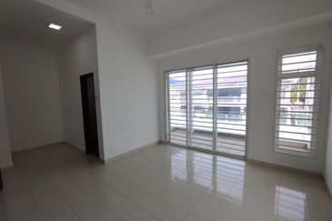 IMPIANA VILLA @TAMAN TUANKU JAAFAR