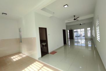 IMPIANA VILLA @TAMAN TUANKU JAAFAR