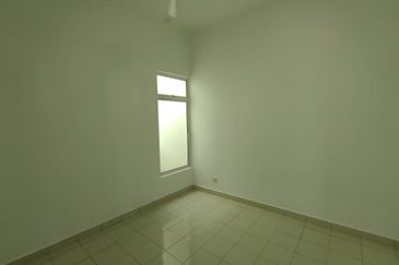 IMPIANA VILLA @TAMAN TUANKU JAAFAR