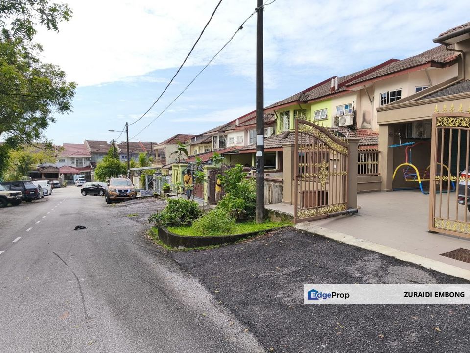 FOR SALE / UNTUK DIJUAL Taman Saujana Puchong Renovated With Kitchen Cabinet Table top, Extended Kitchen Facing Open, Selangor, Puchong South