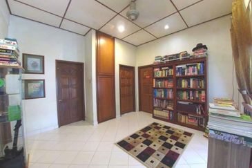 For Sale  2 Storey Bungalow (Corner) Bukit Jelutong Shah Alam