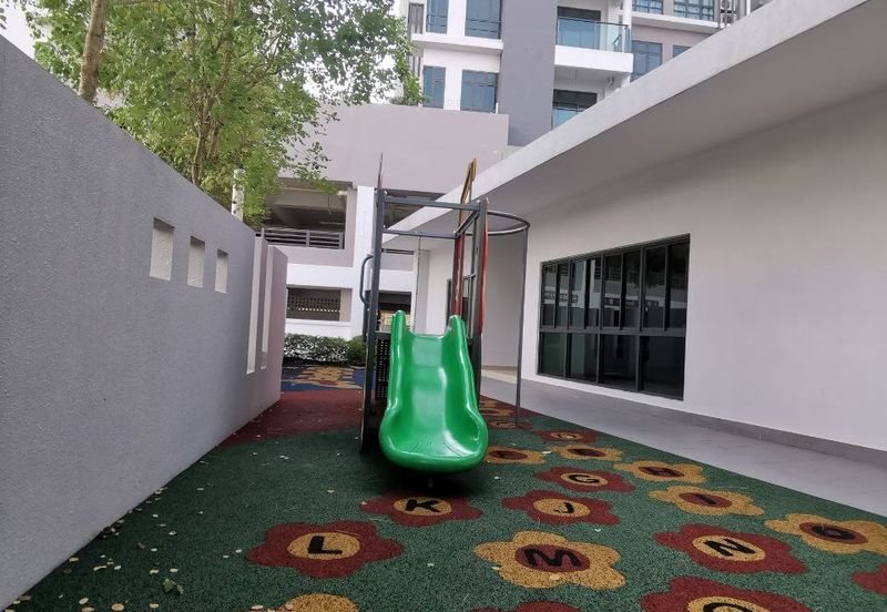 Aura Residence @ Precint 8