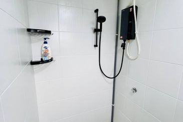 FOR SALE  Residensi Anggerik Wira Hulu Langat, Selangor. UNBLOCK VIEW & Fully Furnished Apartment