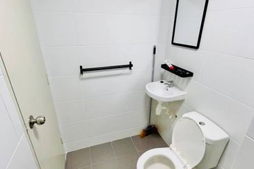 FOR SALE  Residensi Anggerik Wira Hulu Langat, Selangor. UNBLOCK VIEW & Fully Furnished Apartment