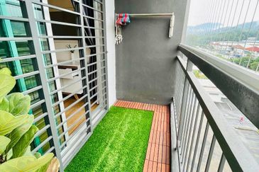 FOR SALE  Residensi Anggerik Wira Hulu Langat, Selangor. UNBLOCK VIEW & Fully Furnished Apartment