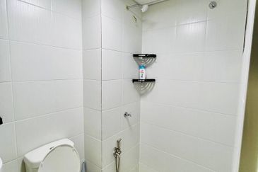 FOR SALE  Residensi Anggerik Wira Hulu Langat, Selangor. UNBLOCK VIEW & Fully Furnished Apartment