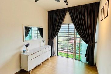 FOR SALE  Residensi Anggerik Wira Hulu Langat, Selangor. UNBLOCK VIEW & Fully Furnished Apartment