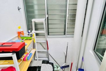 FOR SALE  Residensi Anggerik Wira Hulu Langat, Selangor. UNBLOCK VIEW & Fully Furnished Apartment