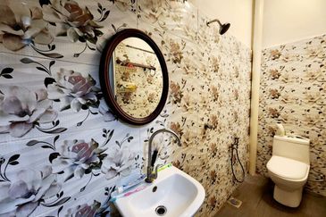 FOR SALE   Renovated Jalan Tanjung Agas  Jalan Kebun Seksyen 30  Single Storey House  Shah Alam.