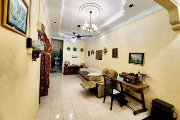 FOR SALE   Renovated Jalan Tanjung Agas  Jalan Kebun Seksyen 30  Single Storey House  Shah Alam.