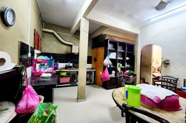 FOR SALE   Renovated Jalan Tanjung Agas  Jalan Kebun Seksyen 30  Single Storey House  Shah Alam.