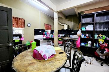 FOR SALE   Renovated Jalan Tanjung Agas  Jalan Kebun Seksyen 30  Single Storey House  Shah Alam.