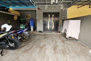 FOR SALE   Renovated Jalan Tanjung Agas  Jalan Kebun Seksyen 30  Single Storey House  Shah Alam.