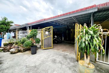 FOR SALE   Renovated Jalan Tanjung Agas  Jalan Kebun Seksyen 30  Single Storey House  Shah Alam.