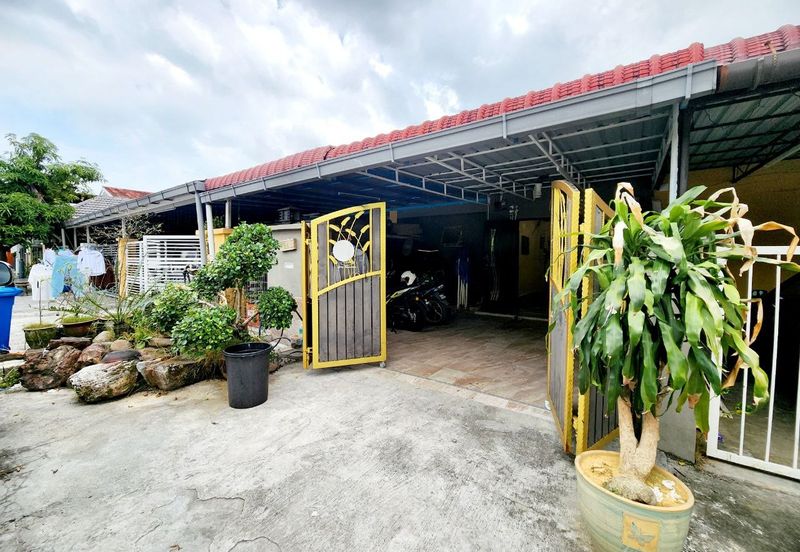 FOR SALE   Renovated Jalan Tanjung Agas  Jalan Kebun Seksyen 30  Single Storey House  Shah Alam.