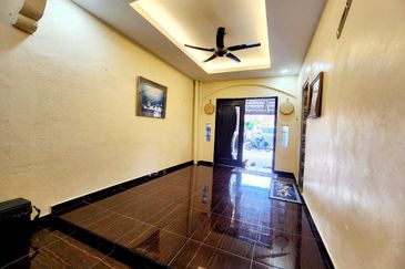FOR SALE   Renovated Jalan Tanjung Agas  Jalan Kebun Seksyen 30  Single Storey House  Shah Alam.
