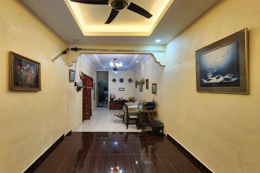 FOR SALE   Renovated Jalan Tanjung Agas  Jalan Kebun Seksyen 30  Single Storey House  Shah Alam.