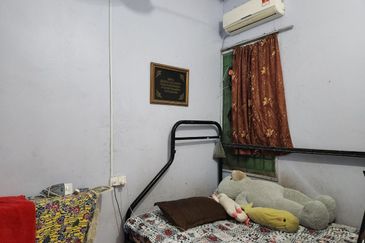 FOR SALE   Renovated Jalan Tanjung Agas  Jalan Kebun Seksyen 30  Single Storey House  Shah Alam.