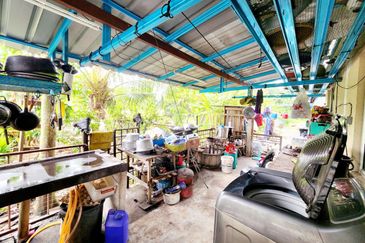 FOR SALE   Renovated Jalan Tanjung Agas  Jalan Kebun Seksyen 30  Single Storey House  Shah Alam.