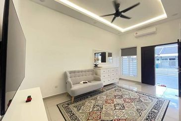 FOR SALE / UNTUK DIJUAL Taman Mawar 3 Seksyen 29 Shah Alam Fully RENOVATED Single Storey Terrace Intermediate