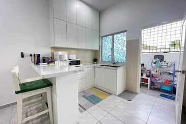 FOR SALE / UNTUK DIJUAL Taman Mawar 3 Seksyen 29 Shah Alam Fully RENOVATED Single Storey Terrace Intermediate