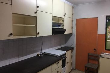Flat PKNS, Seksyen 18