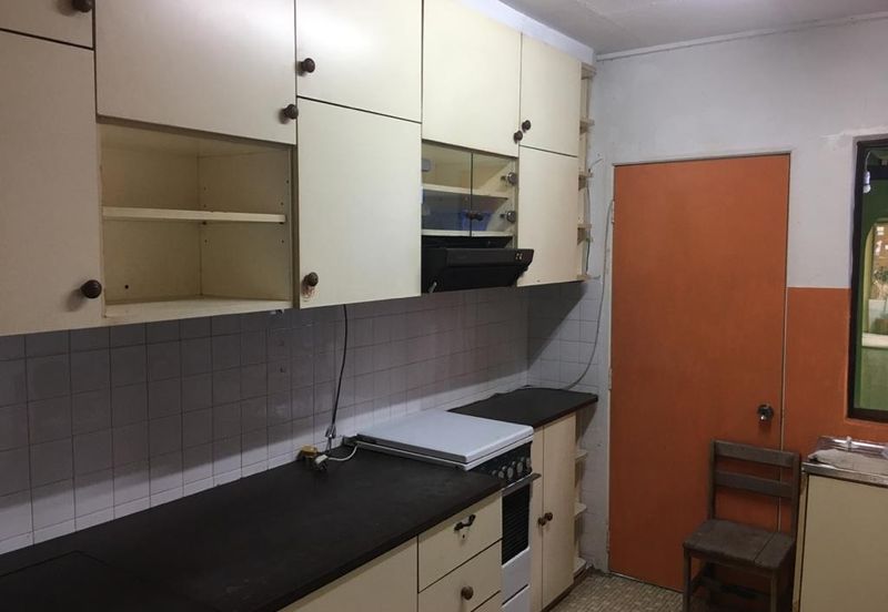 Flat PKNS, Seksyen 18