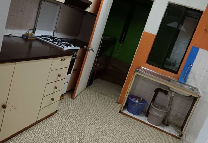 Flat PKNS, Seksyen 18