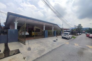 FOR SALE / UNTUK DIJUAL Banglo Setingkat Renovated Selayang Baru Gombak Selangor 