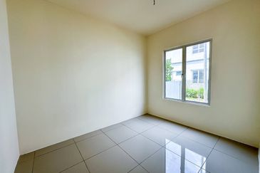 FOR SALE / UNTUK DIJUAL FOR SALE Double Storey Ritma Perdana Bandar Puncak Alam New Unit 