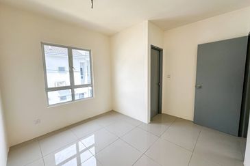 FOR SALE / UNTUK DIJUAL FOR SALE Double Storey Ritma Perdana Bandar Puncak Alam New Unit 