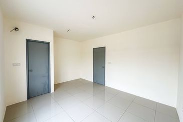 FOR SALE / UNTUK DIJUAL FOR SALE Double Storey Ritma Perdana Bandar Puncak Alam New Unit 