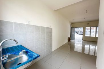FOR SALE / UNTUK DIJUAL FOR SALE Double Storey Ritma Perdana Bandar Puncak Alam New Unit 
