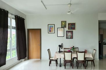 Royal Regent Sri Putramas III