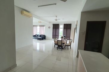 Royal Regent Sri Putramas III