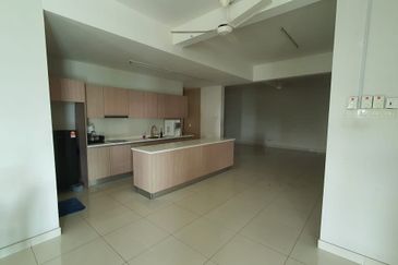 Royal Regent Sri Putramas III