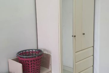 Royal Regent Sri Putramas III