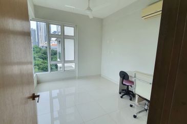 Royal Regent Sri Putramas III