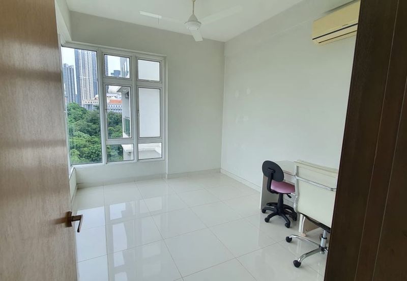 Royal Regent Sri Putramas III