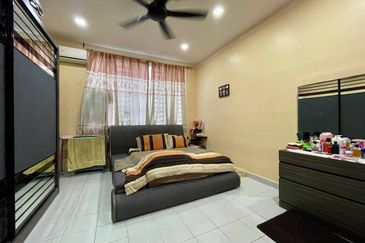 FOR SALE / UNTUK DIJUAL Taman Bayu Sekamat Kajang Double Storey Freehold Non Bumi Renovated Unit