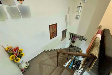 FOR SALE / UNTUK DIJUAL Taman Bayu Sekamat Kajang Double Storey Freehold Non Bumi Renovated Unit