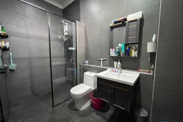 FOR SALE / UNTUK DIJUAL Taman Bayu Sekamat Kajang Double Storey Freehold Non Bumi Renovated Unit