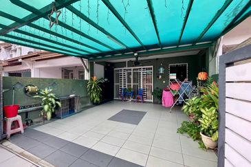 FOR SALE / UNTUK DIJUAL Taman Bayu Sekamat Kajang Double Storey Freehold Non Bumi Renovated Unit