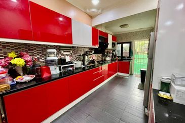 FOR SALE / UNTUK DIJUAL Taman Bayu Sekamat Kajang Double Storey Freehold Non Bumi Renovated Unit